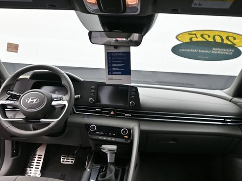 Certified 2025 Hyundai Elantra Sport image 26