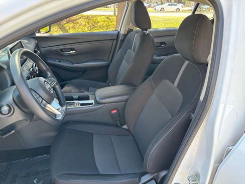 Used 2025 Nissan Sentra SV FWD image 31