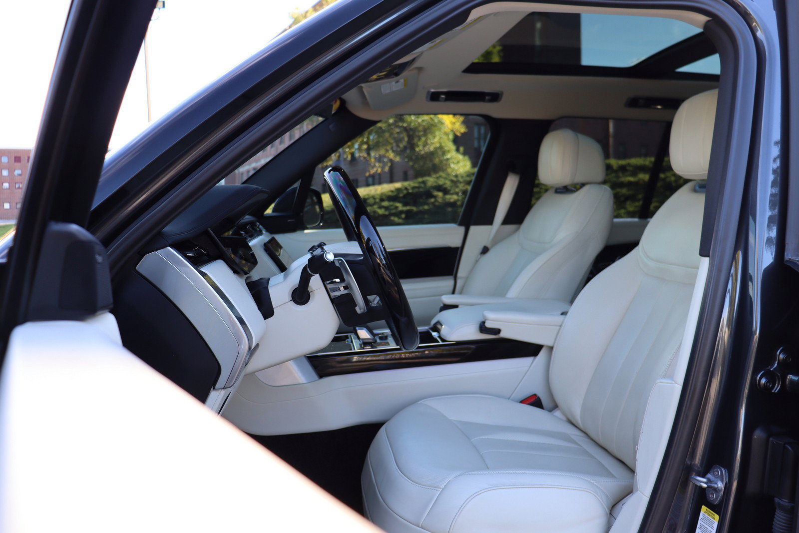 Used 2023 Land Rover Range Rover SE AWD/4WD image 11
