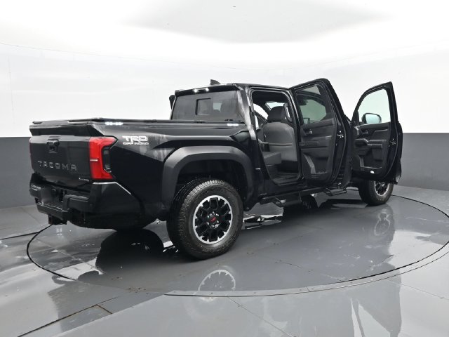 Used 2025 Toyota Tacoma TRD Off-Road w/ TRD Off Road Upgrade Package AWD/4WD image 31