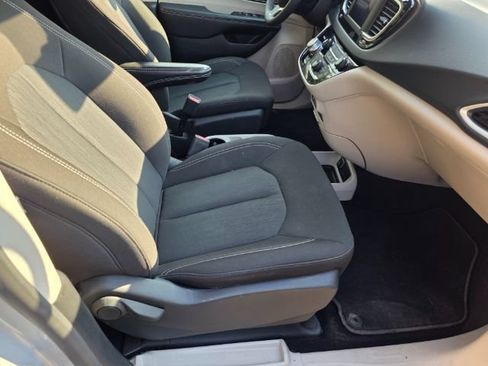 Used 2023 Chrysler Voyager LX FWD image 18
