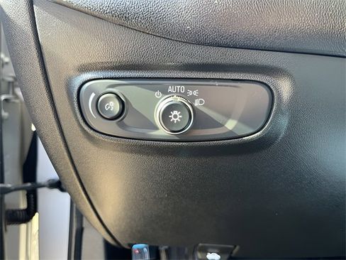 Used 2020 Chevrolet Equinox LT image 23