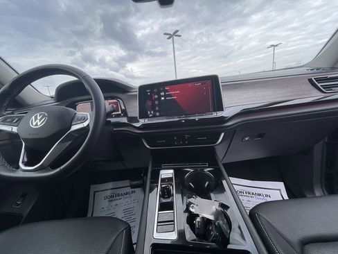 Used 2025 Volkswagen Atlas SEL image 10