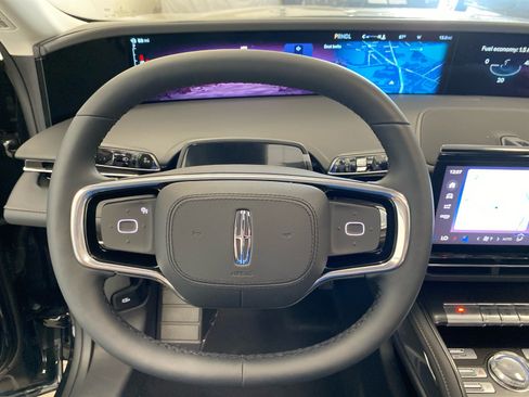 New 2026 Lincoln Nautilus Reserve AWD/4WD image 18