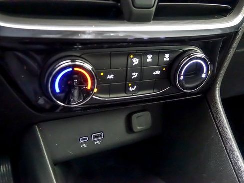 Used 2024 Buick Encore GX Sport Touring image 19