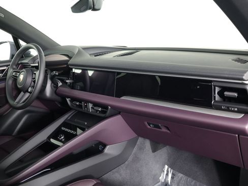 New 2026 Porsche Macan Electric RWD image 16