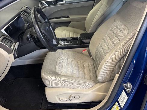 Used 2018 Ford Fusion SE w/ Fusion SE Technology Package image 16