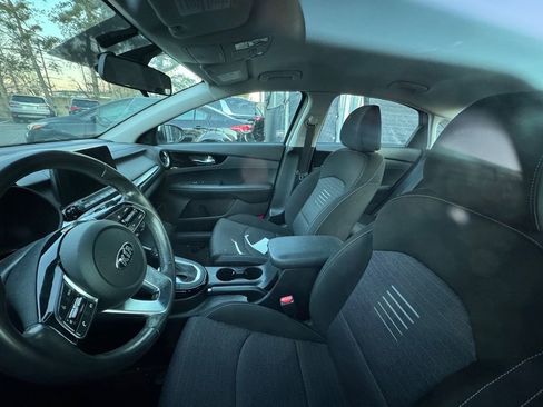 Certified 2019 Kia Forte S image 7