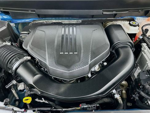 Used 2024 Chevrolet Traverse RS image 33