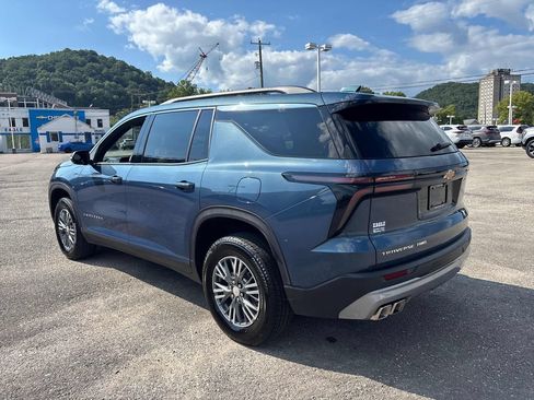 Used 2026 Chevrolet Traverse LT AWD/4WD image 3