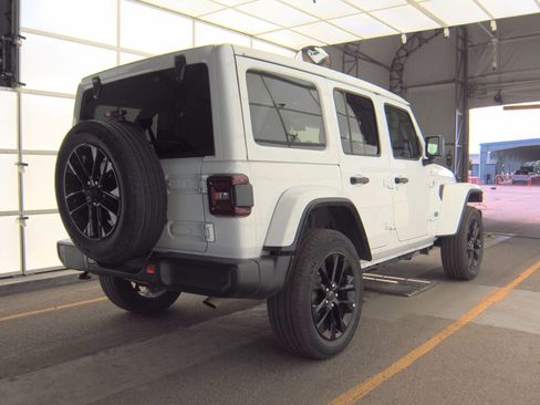 Used 2025 Jeep Wrangler Unlimited Sahara w/ Safety Group AWD/4WD image 17