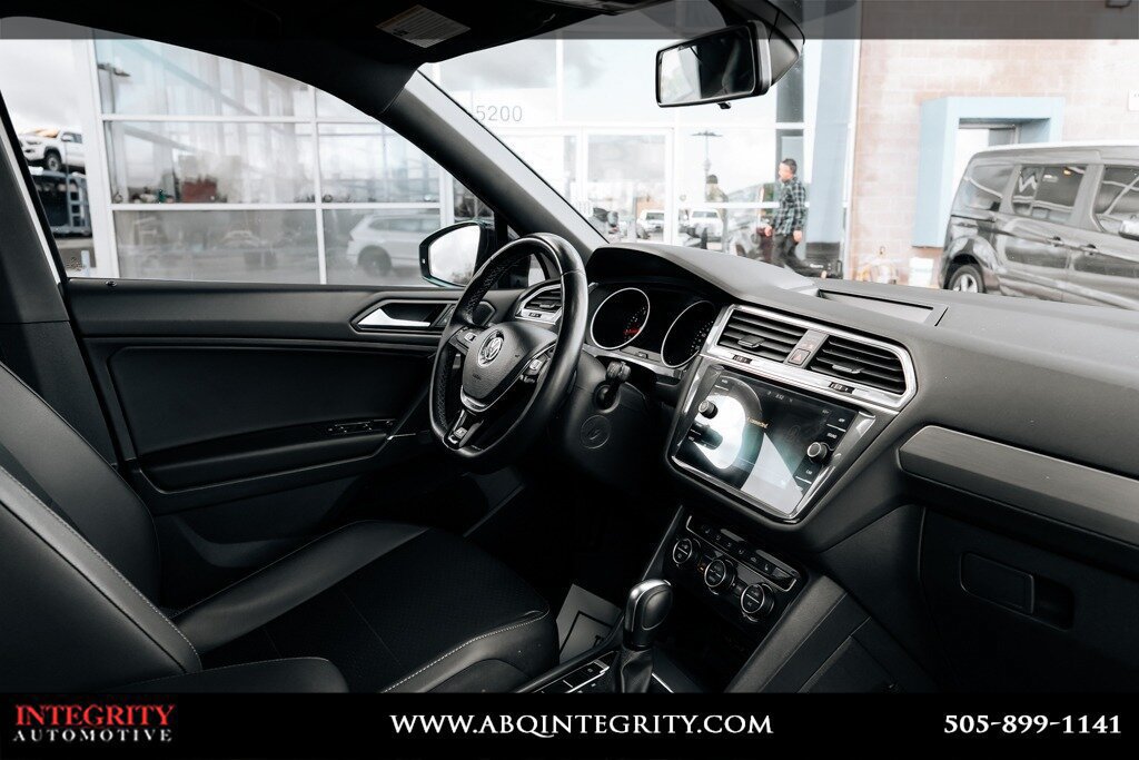 Used 2020 Volkswagen Tiguan SE R-Line AWD/4WD image 49