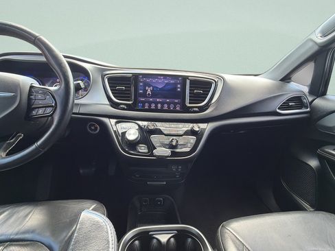 Used 2018 Chrysler Pacifica Touring-L Plus w/ Advanced Safetytec Group FWD image 10