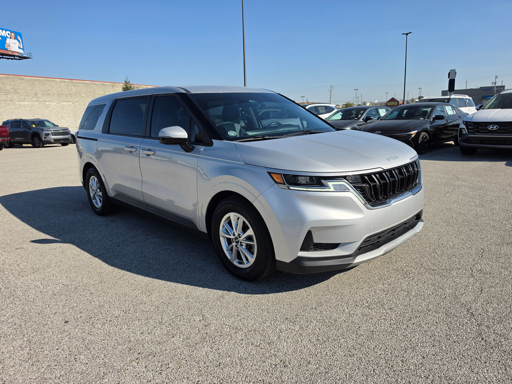 Used 2023 Kia Carnival LX FWD image 8