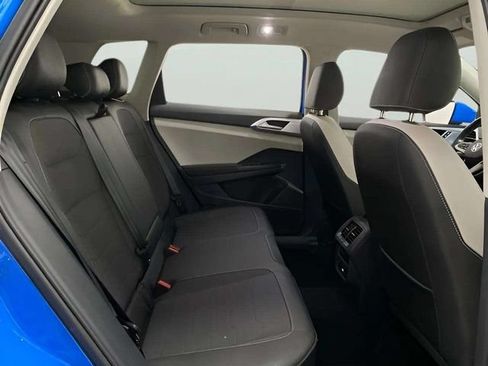 Used 2025 Volkswagen Taos SE w/ Panoramic Sunroof Package AWD/4WD image 75