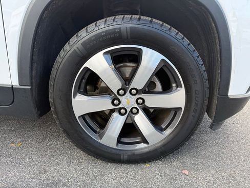 Used 2019 Chevrolet Traverse LT w/ LT Premium Package image 26