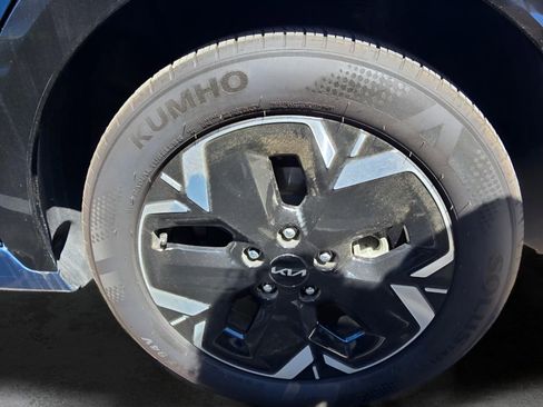 Used 2024 Kia Niro Wind w/ Wind Preserve Package FWD image 17