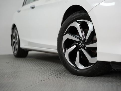 Used 2016 Honda Accord EX-L image 18