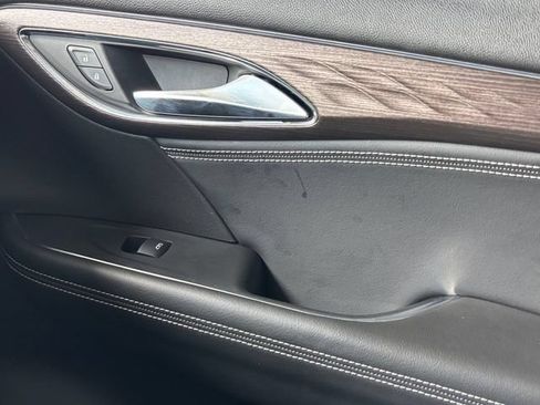 Used 2022 Buick Envision Avenir w/ Technology Package II FWD image 31