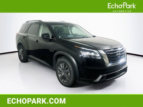 Used 2025 Nissan Pathfinder SV AWD/4WD image 1