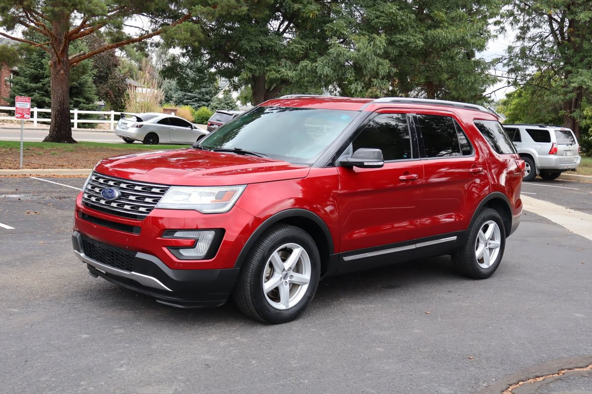Used 2016 Ford Explorer XLT w/ Equipment Group 202A AWD/4WD image 10