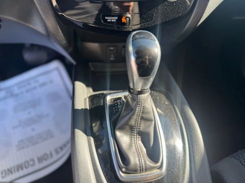 Used 2018 Nissan Rogue Sport S image 15