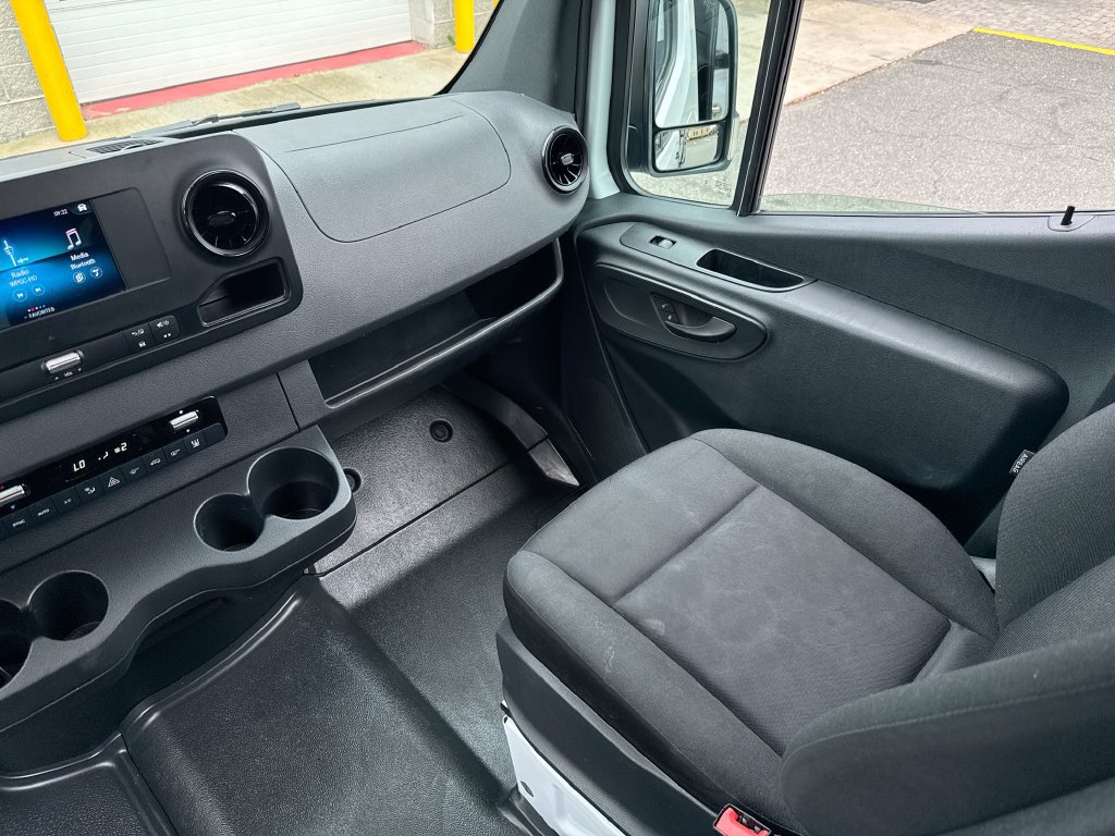 Used 2024 Mercedes-Benz Sprinter 2500 image 22