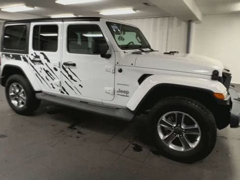 Used 2019 Jeep Wrangler Unlimited Sahara AWD/4WD image 2
