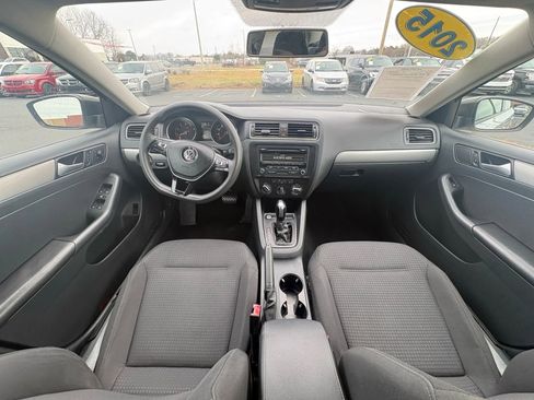 Used 2015 Volkswagen Jetta SE image 12