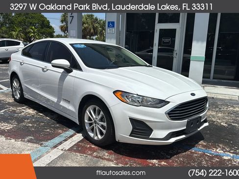 Used 2019 Ford Fusion SE FWD image 3