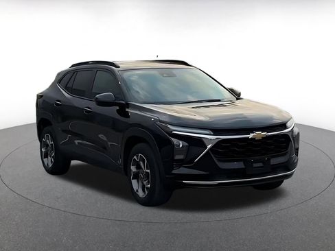 Used 2025 Chevrolet Trax LT image 3