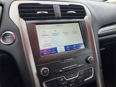 Used 2020 Ford Fusion SE image 27