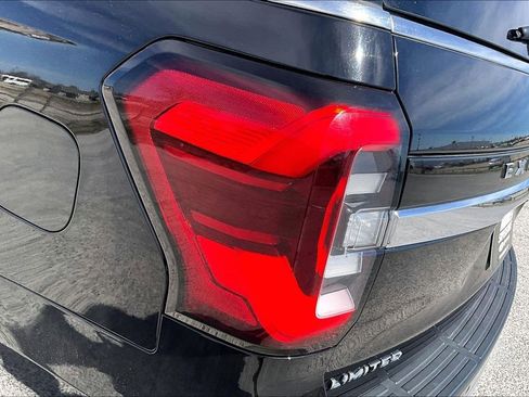 Used 2024 Ford Expedition Limited image 28