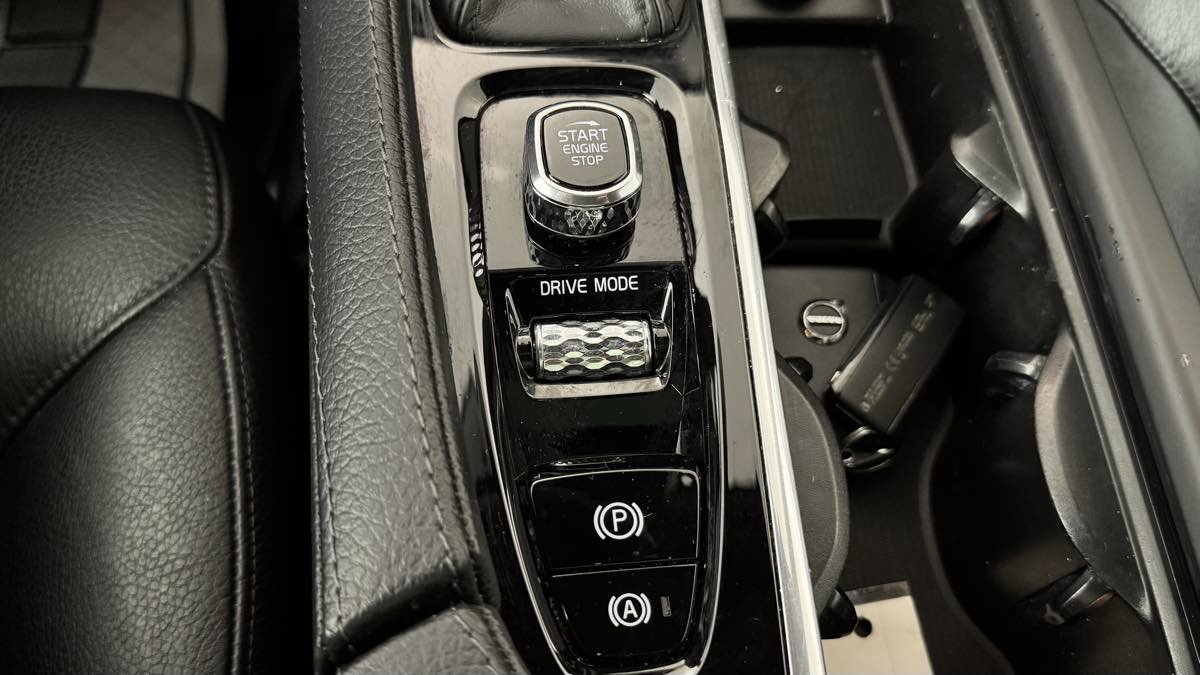 Used 2018 Volvo XC90 T6 Momentum w/ Convenience Package AWD/4WD image 26
