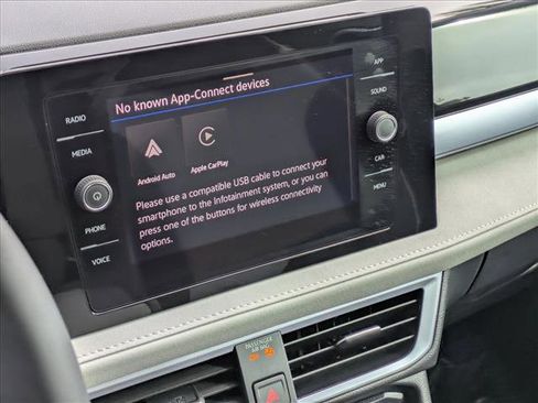 New 2026 Volkswagen Taos SE image 13