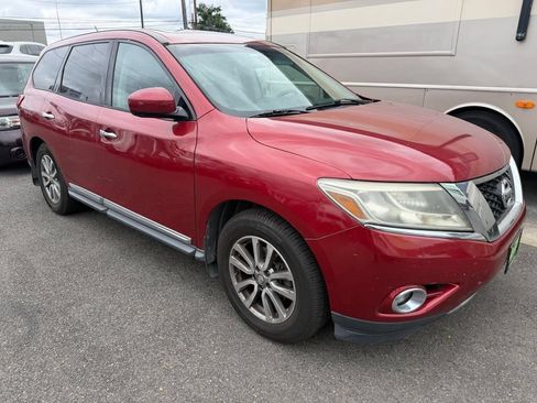 Used 2014 Nissan Pathfinder Platinum w/ Platinum Premium Package FWD image 1