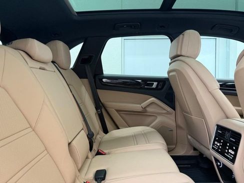 Used 2022 Porsche Cayenne E-Hybrid AWD/4WD image 13
