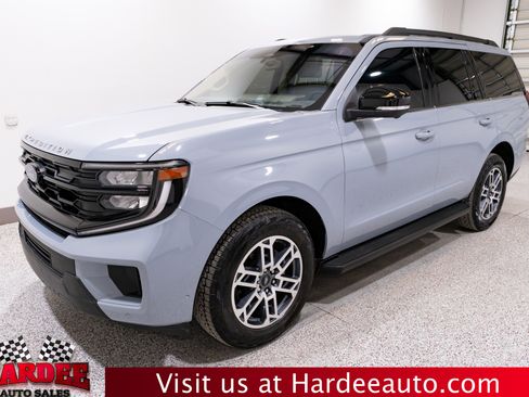 Used 2025 Ford Expedition Active AWD/4WD image 2