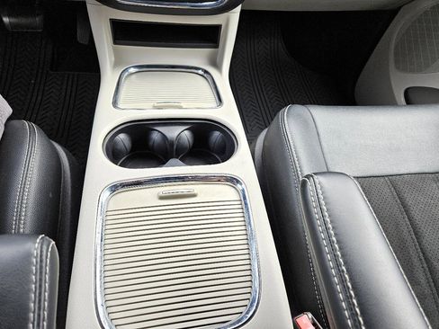 Used 2019 Dodge Grand Caravan SXT image 43