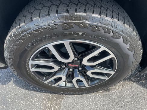 Certified 2025 GMC Sierra 1500 AT4 w/ AT4 Premium Package AWD/4WD image 4
