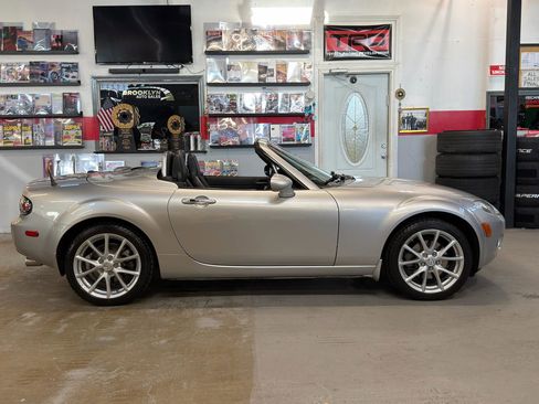 Used 2007 MAZDA MX-5 Miata Grand Touring w/ Premium Pkg RWD image 5