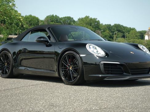 Used 2017 Porsche 911 Carrera RWD image 2