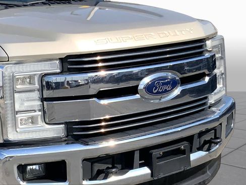 Used 2017 Ford F250 Lariat w/ Lariat Ultimate Package AWD/4WD image 26