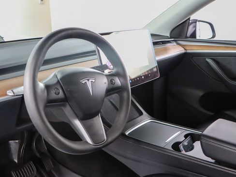 Used 2024 Tesla Model Y Long Range image 20
