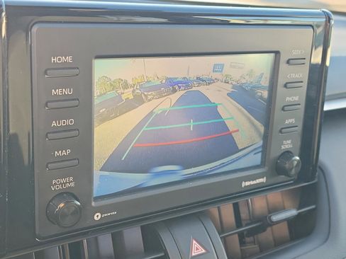 Used 2021 Toyota RAV4 LE image 28