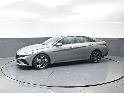 Used 2024 Hyundai Elantra Limited FWD image 9