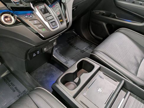 Used 2025 Honda Odyssey Elite image 14