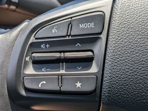 Used 2025 Hyundai Venue SEL FWD image 19