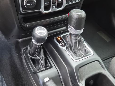 Used 2023 Jeep Gladiator Overland image 30