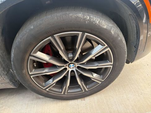 Used 2022 BMW X5 xDrive40i w/ M Sport Package image 4